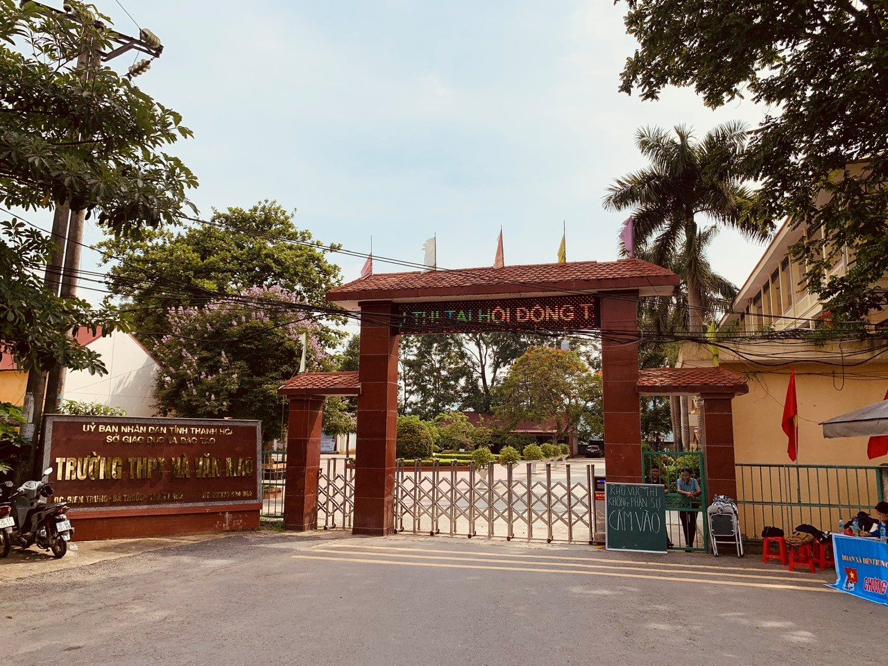 Thanh Hóa: Đội Quản lý thị trường số 12 triển khai công tác bảo đảm vệ sinh ATTP, ổn định giá cả trong thời gian tổ chức kỳ thi tuyển sinh vào lớp 10 THPT năm học 2025 - 2026 trên địa bàn huyện Bá Thước.