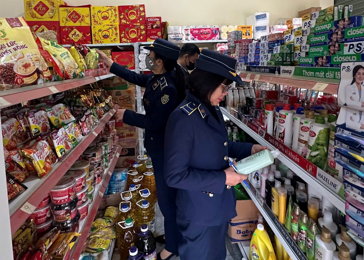 Đội Quản lý thị trường số 2 triển khai thực hiện nghiêm Kế hoạch Cao điểm chống buôn lậu, gian lận thương mại và hàng giả dịp trước, trong và sau Tết Nguyên đán Bính Ngọ 2026